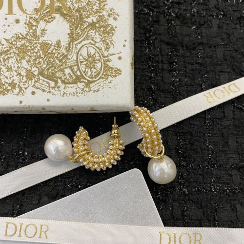 Dior New Fashion Versatile CD Pearl Earrings