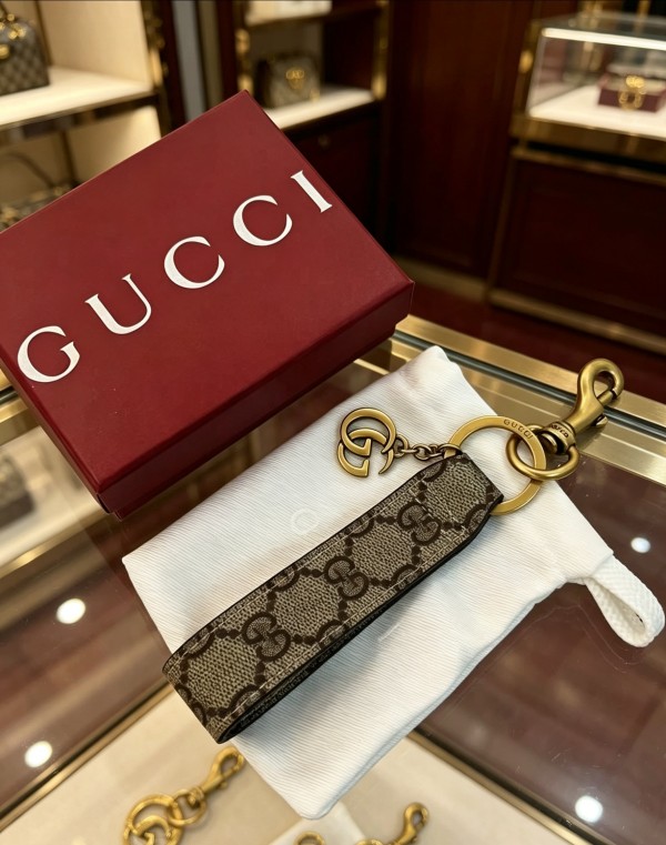 Gucci 2026 Fashion Retro GG Vintage Flower Keychain