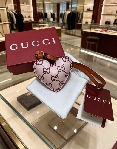 Gucci 2026 Fashion Retro GG Love Pendant Keychain