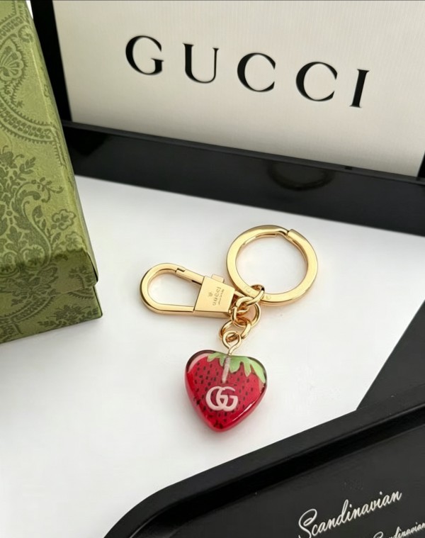 Gucci Fashion Versatile Strawberry Bee Pendant Keychain