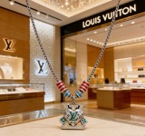 Louis Vuitton Couple Fashion Versatile Enamel Logo Pendant Necklace