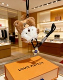 Louis Vuitton Couple Fashion Versatile Cute Sea Otter Pendant Keychain