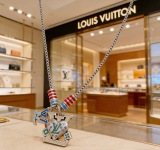 Louis Vuitton Couple Fashion Versatile Enamel Logo Pendant Necklace