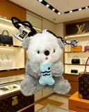 Louis Vuitton Couple Fashion Versatile Cute Sea Otter Pendant Keychain
