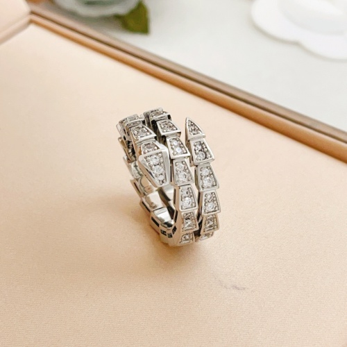 Bvlgari Classic Fashion Versatile Full Diamond Snake Bone Ring