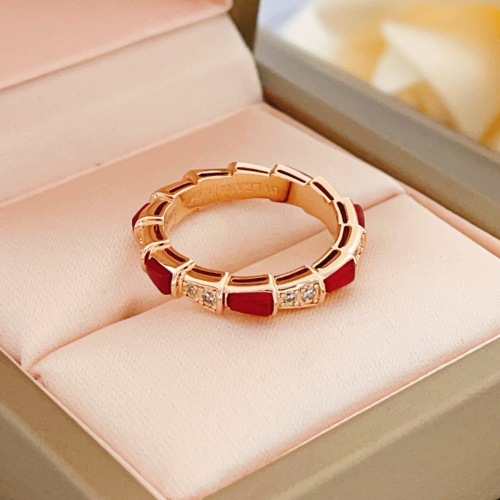 Bvlgari Fashion Versatile Rose Gold Diamond Set Red Shell Snake Bone Ring
