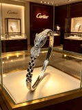 Cartier Classic Fashion Retro Diamond Set Leopard Head Bracelet