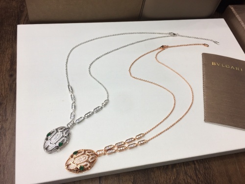 Bvlgari Classic Fashion Versatile Diamond studded Snakehead Necklace
