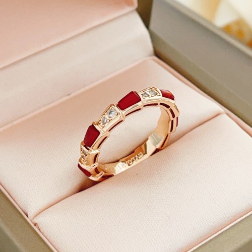 Bvlgari Fashion Versatile Rose Gold Diamond Set Red Shell Snake Bone Ring