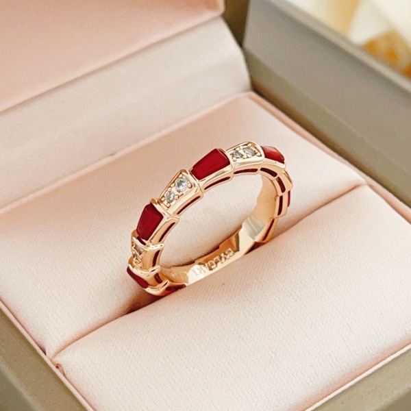 Bvlgari Fashion Versatile Rose Gold Diamond Set Red Shell Snake Bone Ring
