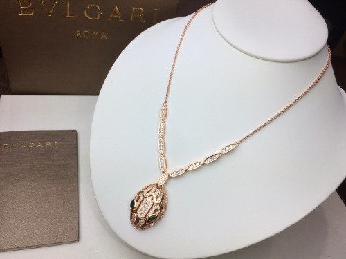 Bvlgari Classic Fashion Versatile Diamond studded Snakehead Necklace