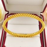 Cartier New Classic Fashion Versatile Riveted Bracelet 17
