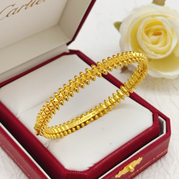 Cartier New Classic Fashion Versatile Riveted Bracelet 17