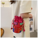 Summer small bag female 2022 new fashion Korean edition color contrast fashion large capacity chain personality bucket bag across the shoulder