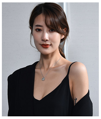 New two wear heart to heart female open and close four-leaf clover necklace fashion heart folding creative clavicle chain wholesale
