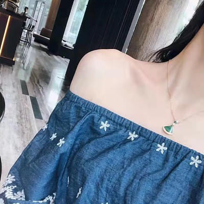Small skirt necklace female gold plated diamond scalloped white fritillaria carnelith clavicle chain