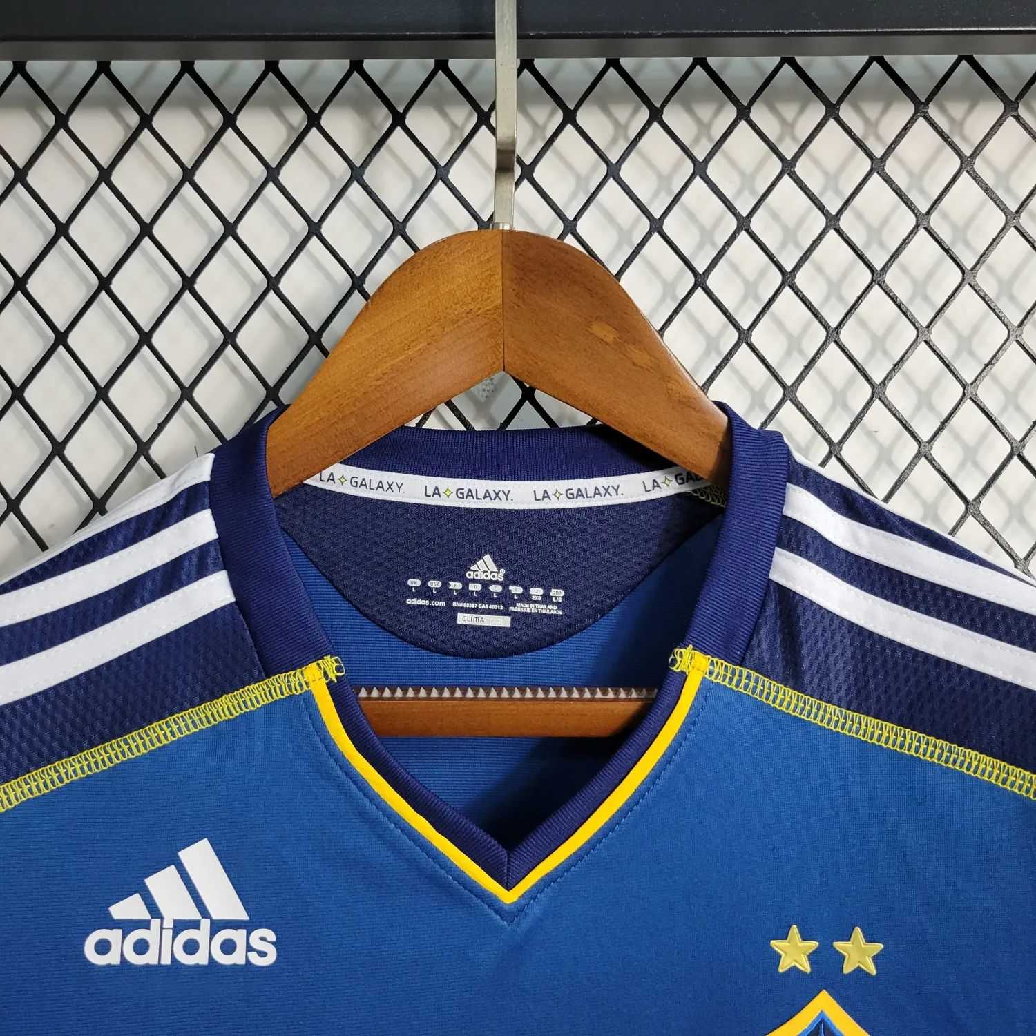 US$ 22.99 - LA Galaxy 2011 Away Retro Long Sleeve Jersey - m US$ 22.99 - LA Galaxy 2011 Away Retro Long Sleeve Jersey - m