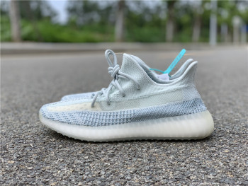 yeezy boost 350 v2“cloud white”