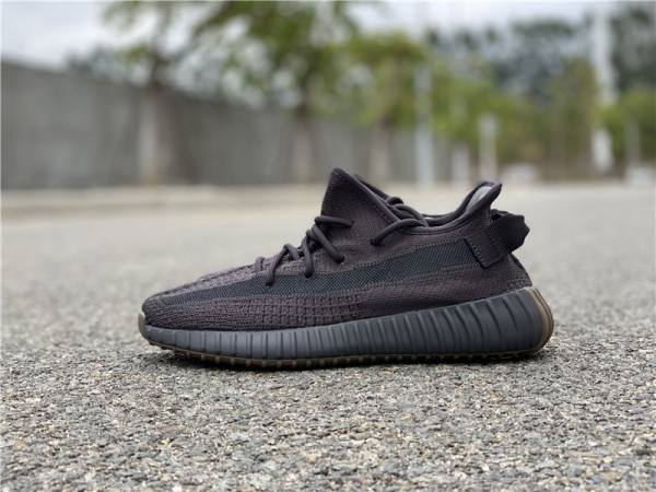 Yeezy Boost 350 V2“Cinder”