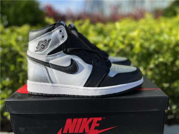 Air Jordan 1 High OG WMNS “Silver Toe”