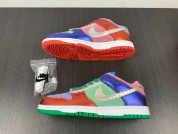 NIKE DUNK LOW