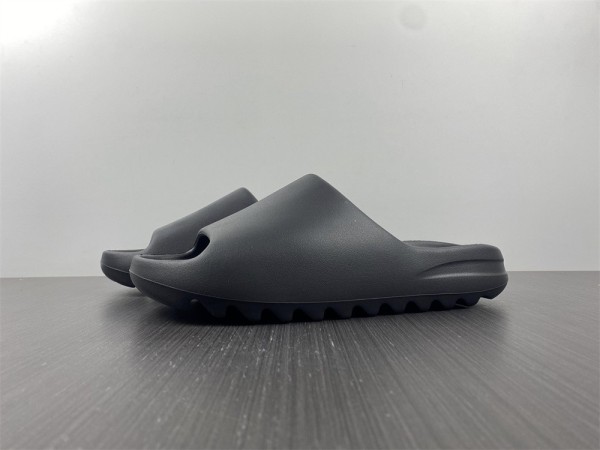 New Adidas Yeezy Slide    HQ6448