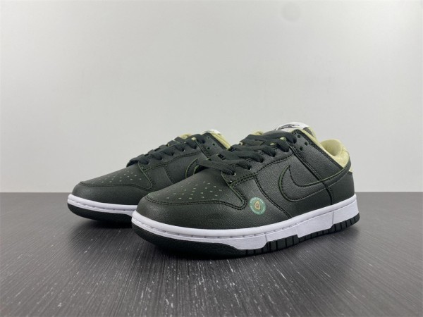 NIKE DUNK LOW LX