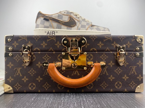Nike Air Force 1 LV Low LV with bag