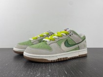 NIKE Dunk Low swoosh