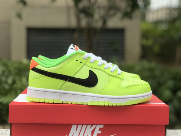 Nike Dunk Low “Glow in the Dark”