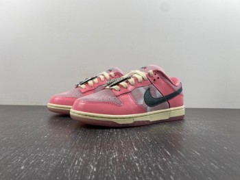 Nike Dunk Low “Barbie”