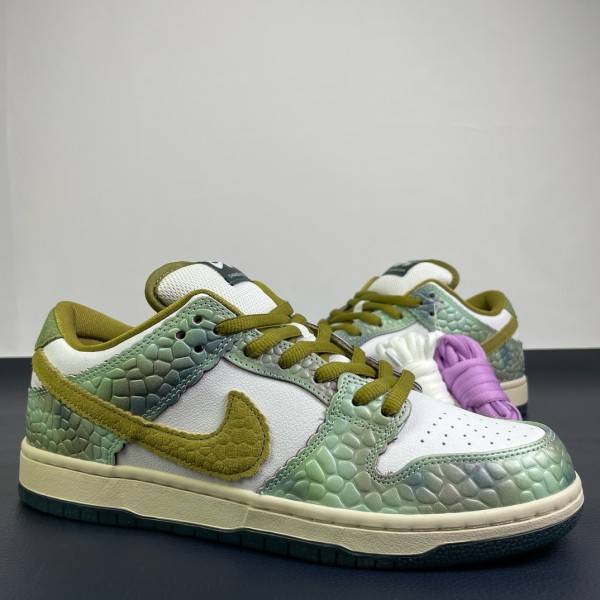 Alexis Sablone x Nike Dunk SB Low