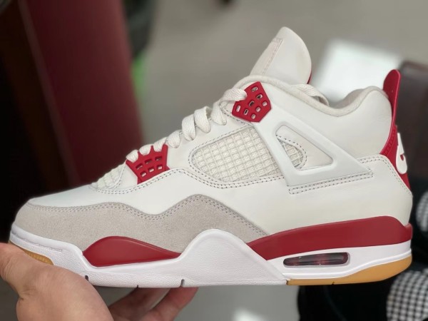 Nike SB x Air Jordan 4