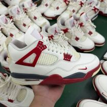 AIR JORDAN 4
