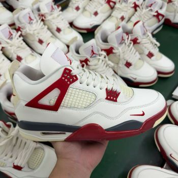 AIR JORDAN 4