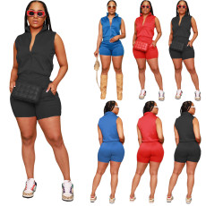 Fashionable sports suit with pocket zipper