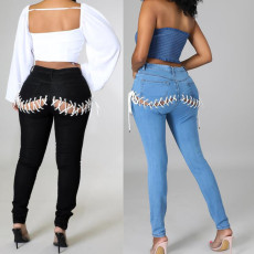 Elastic jeans with hip strap