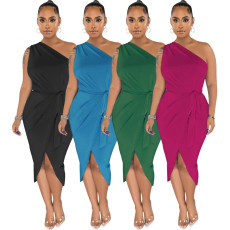Sexy and fashionable solid color one shoulder dress