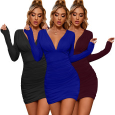 Sexy and fashionable solid color deep V-neck slightly wrinkled dress