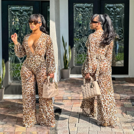 Fashionable and Sexy Leopard Print Long Sleeve jumpsuit