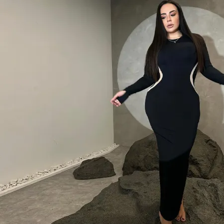 Fashionable round neck long sleeved finger sleeve dress