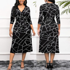 Fashionable oversized geometric pattern printed long skirt