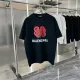 Same T-shirt for both men and women, only distinguishing size