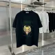 Same T-shirt for both men and women, only distinguishing size