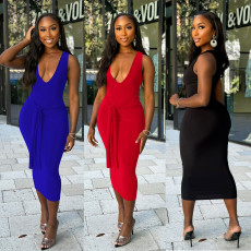 Sexy and fashionable V-neck solid color dress