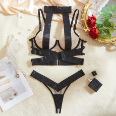 Sexy and fun lingerie strap with contrasting colors, tempting bra and thong two-piece set