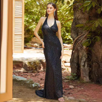 Solid color hip hugging slim fit banquet evening gown in black