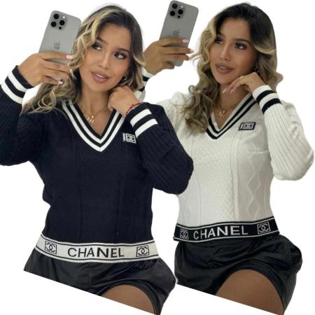 Classic embroidered long sleeved V-neck knitted sweater
