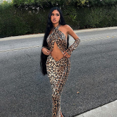 Beautiful leopard print sexy dress with sequins, hollowed out hanging neck, exposed back, split sleeves, party style