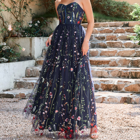 Sexy strapless sleeveless dress